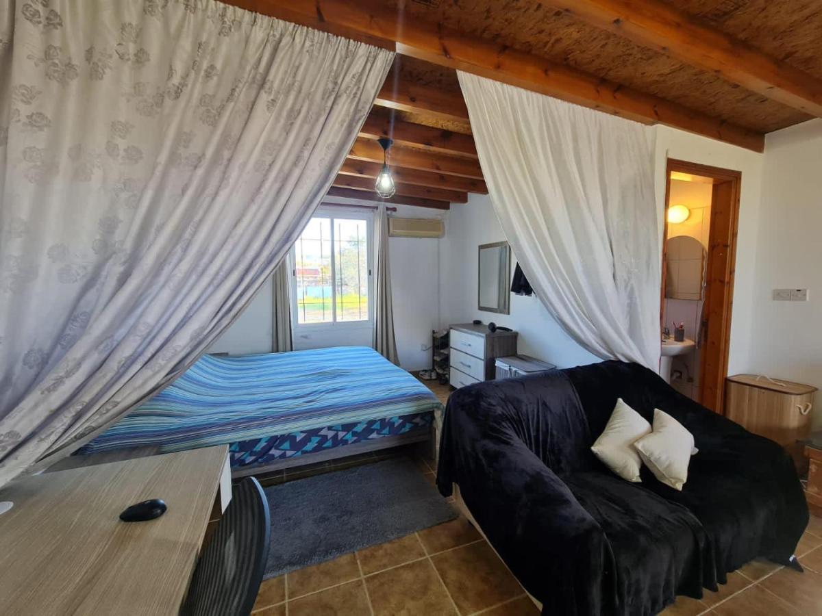 Spacious Studio In Yeroskipou Koloni Exterior foto